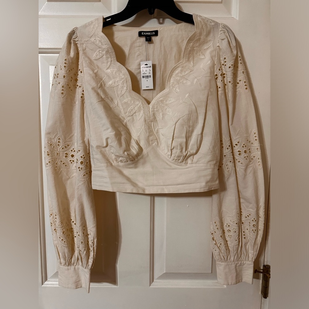 ⭐️NWT Express Cropped Blouse